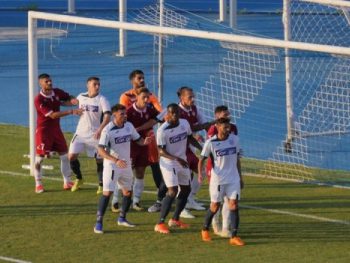 Διάστρεμμα ο Λέο, δύο εβδομάδες εκτός