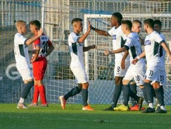 Υποχρεωμένος να πρωταγωνιστήσει...