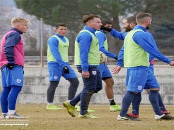 Πατάει...γκάζι και τους αφήνει πίσω 