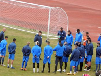 Χωρίς τέσσερις με Κέρκυρα