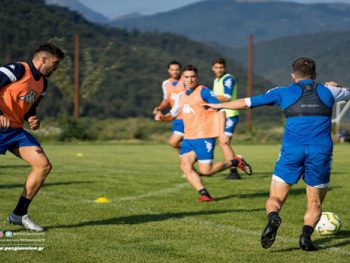 Σκληρή δουλειά υπό βροχή στο Καρπενήσι