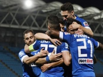 Στην καλύτερη ενδεκάδα Ελευθεριάδης, Πίρσμαν και Εραμούσπε