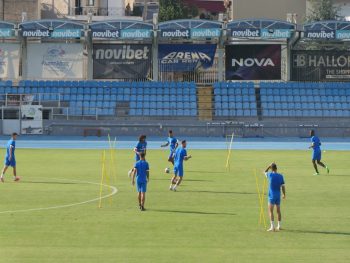 Υπό το βλέμμα των φιλάθλων η προπόνηση (video)