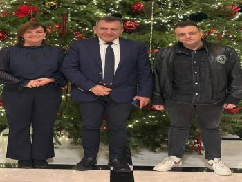 Συνάντηση Σιόντη με Κεφάλα και Βρούτση στη Βουλή