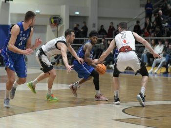 Ήττα σοκ από το Αιγάλεω για  τα «γεράκια» του Βίκου (74-77)