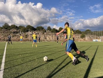 Κεφαλιά-“χρυσάφι” του Κυριαζή χάρισε στην Αμφιθέα τη νίκη επί του Δροσοχωρίου 1-0(video)