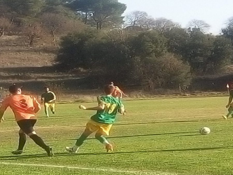 Στην κορυφή με συγκάτοικο,Νησί- Αγροτικός 2-4