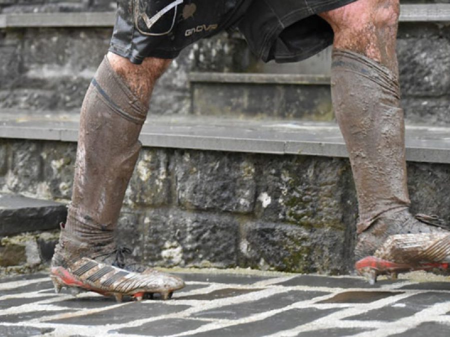 Ήρωες οι παίκτες στη λασπομαχία του Μετσόβου