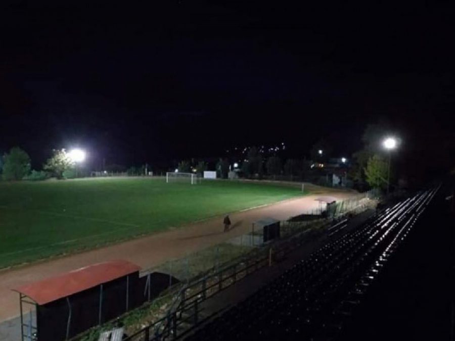 Προβολείς και νέα καθίσματα στο γήπεδο της Κόνιτσας (photos)