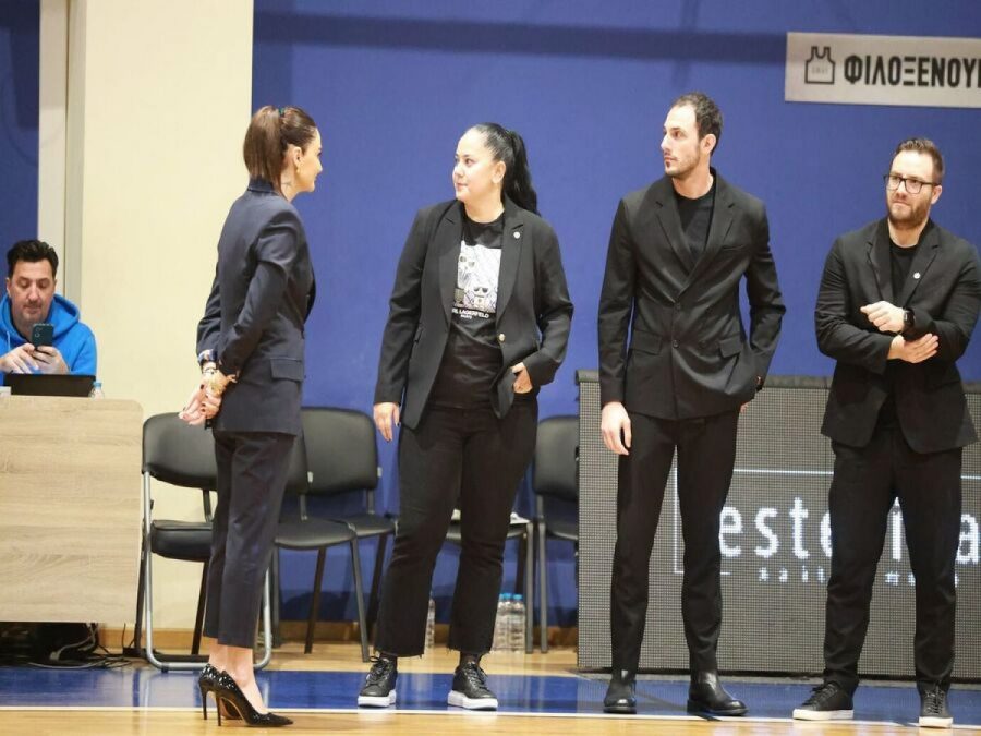 Eρντέμ: Γύρισε την πλάτη στην παρουσίαση των παικτριών του ΠΑΣ